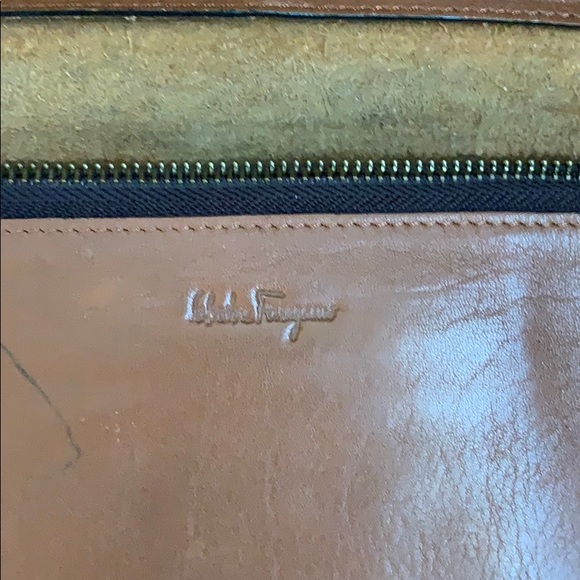 Ferragamo tan wristlet - Picture 4 of 8